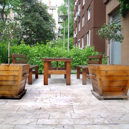 Young Center Βουδαπέστη Εξωτερικό φωτογραφία